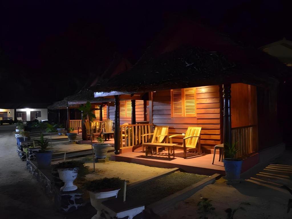 Silver Beach Hotel Trincomalee Extérieur photo