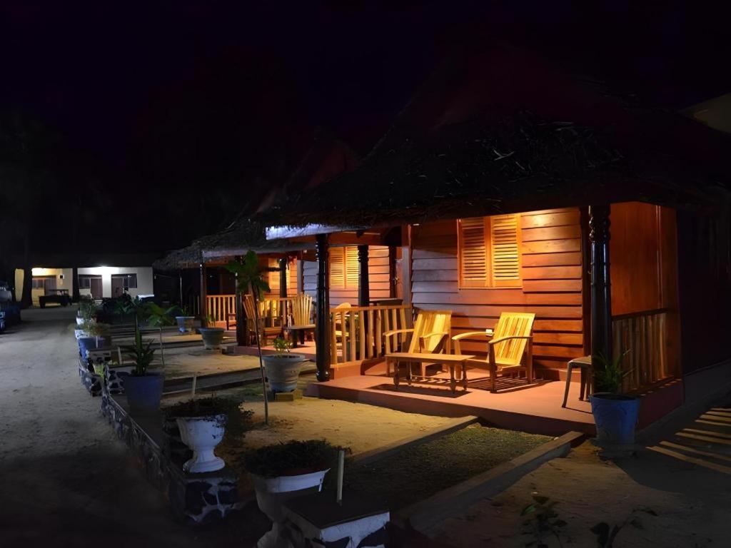 Silver Beach Hotel Trincomalee Extérieur photo