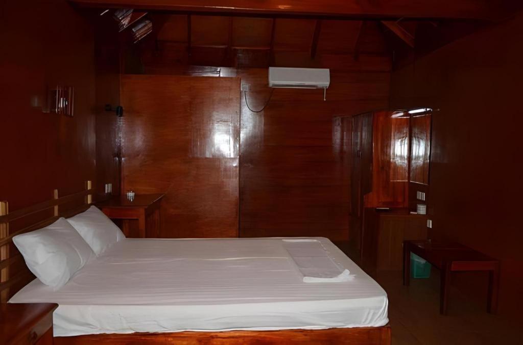 Silver Beach Hotel Trincomalee Extérieur photo