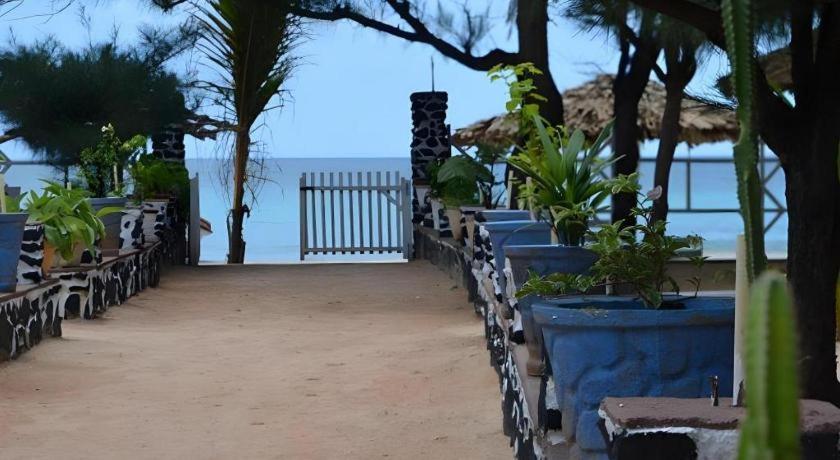 Silver Beach Hotel Trincomalee Extérieur photo