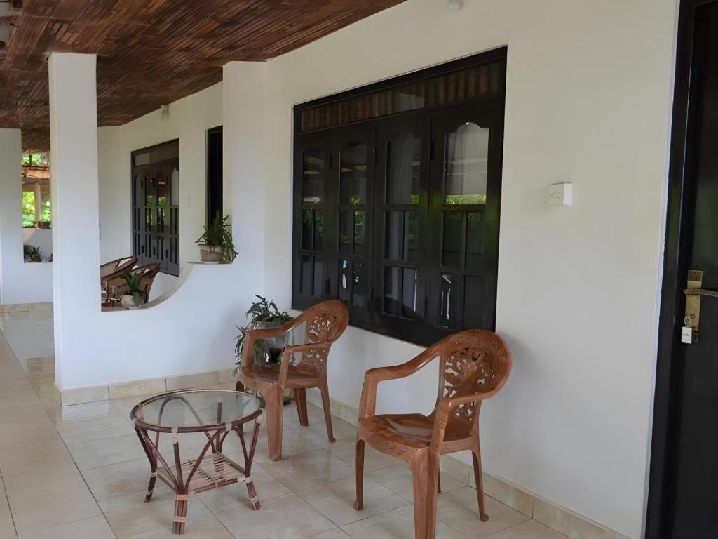 Silver Beach Hotel Trincomalee Extérieur photo