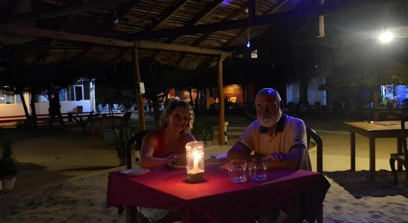 Silver Beach Hotel Trincomalee Extérieur photo