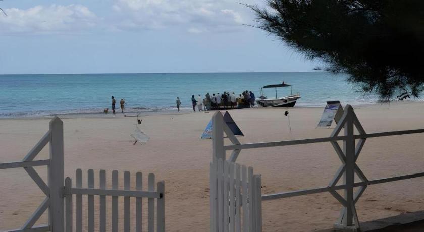Silver Beach Hotel Trincomalee Extérieur photo