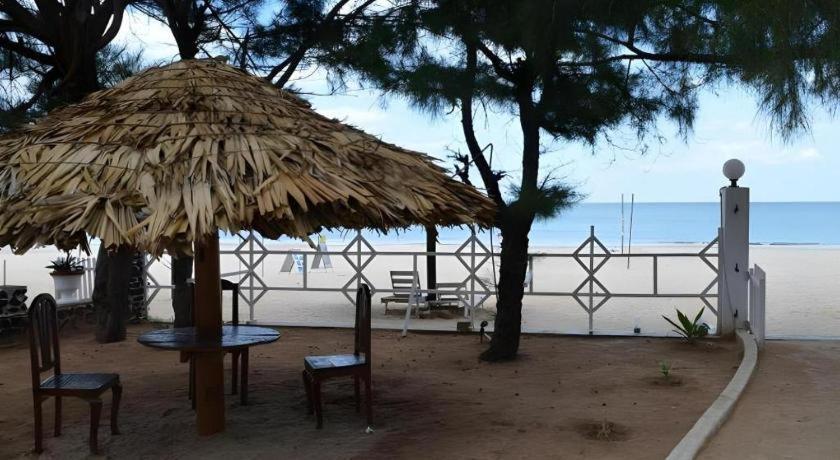 Silver Beach Hotel Trincomalee Extérieur photo